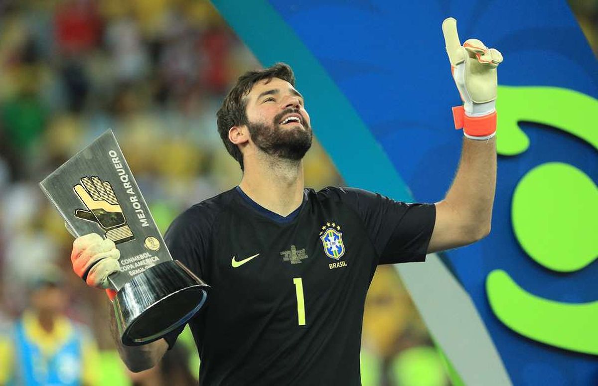 Alisson Becker trong trận đấu