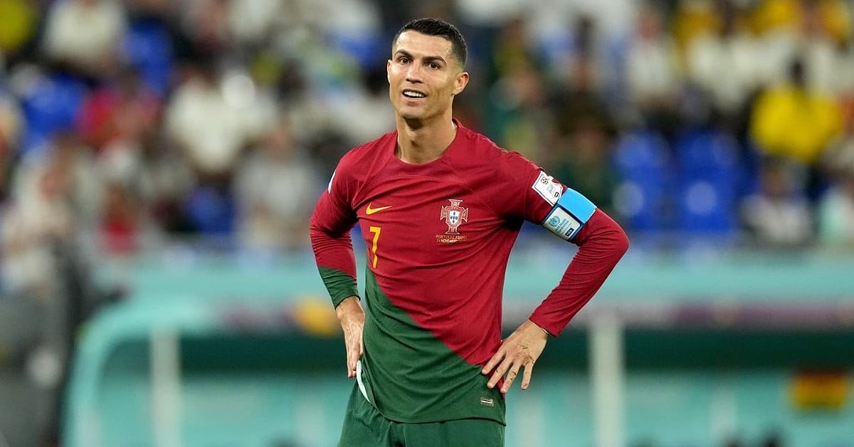 Cristiano Ronaldo đang ghi bàn