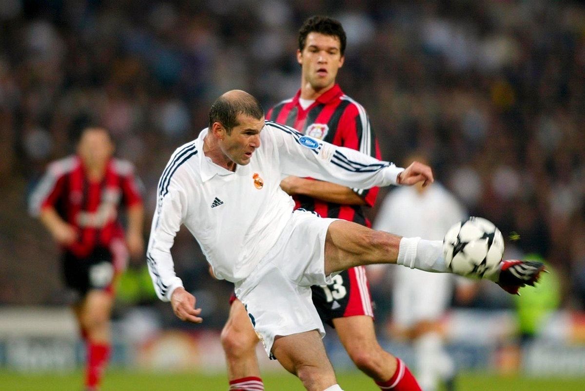 Cú volley huyền thoại của Zidane trong trận chung kết Champions League