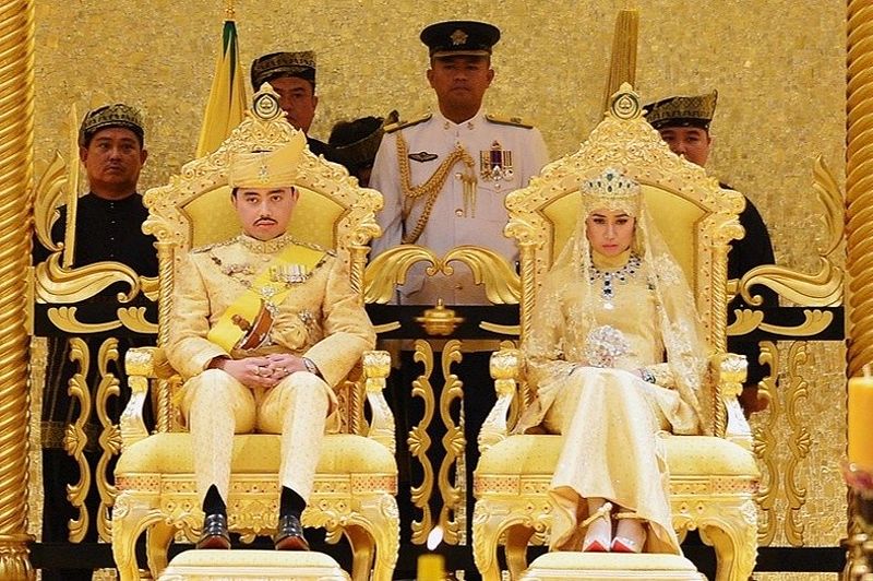 Cuộc sống xa hoa của hoàng gia Brunei