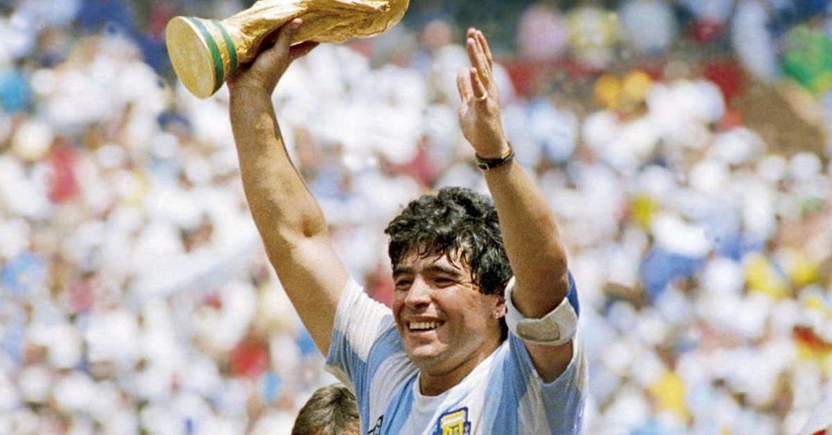 Diego Maradona trong một pha bóng nổi bật