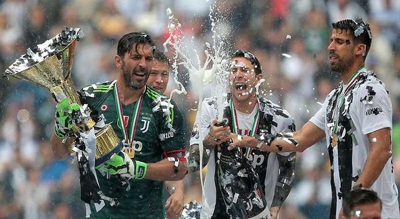 Gianluigi Buffon - Thủ môn huyền thoại của Ý