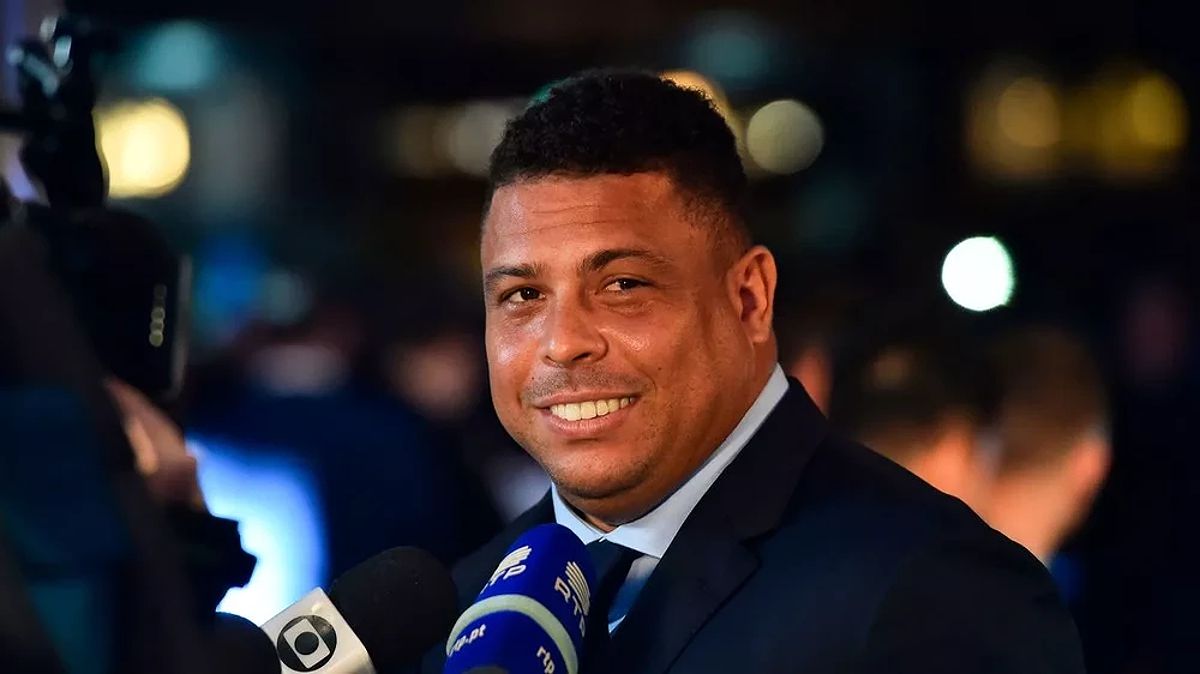 Ronaldo người Brazil đã chọn ra đội hình hay nhất lịch sử bóng đá thế giới.